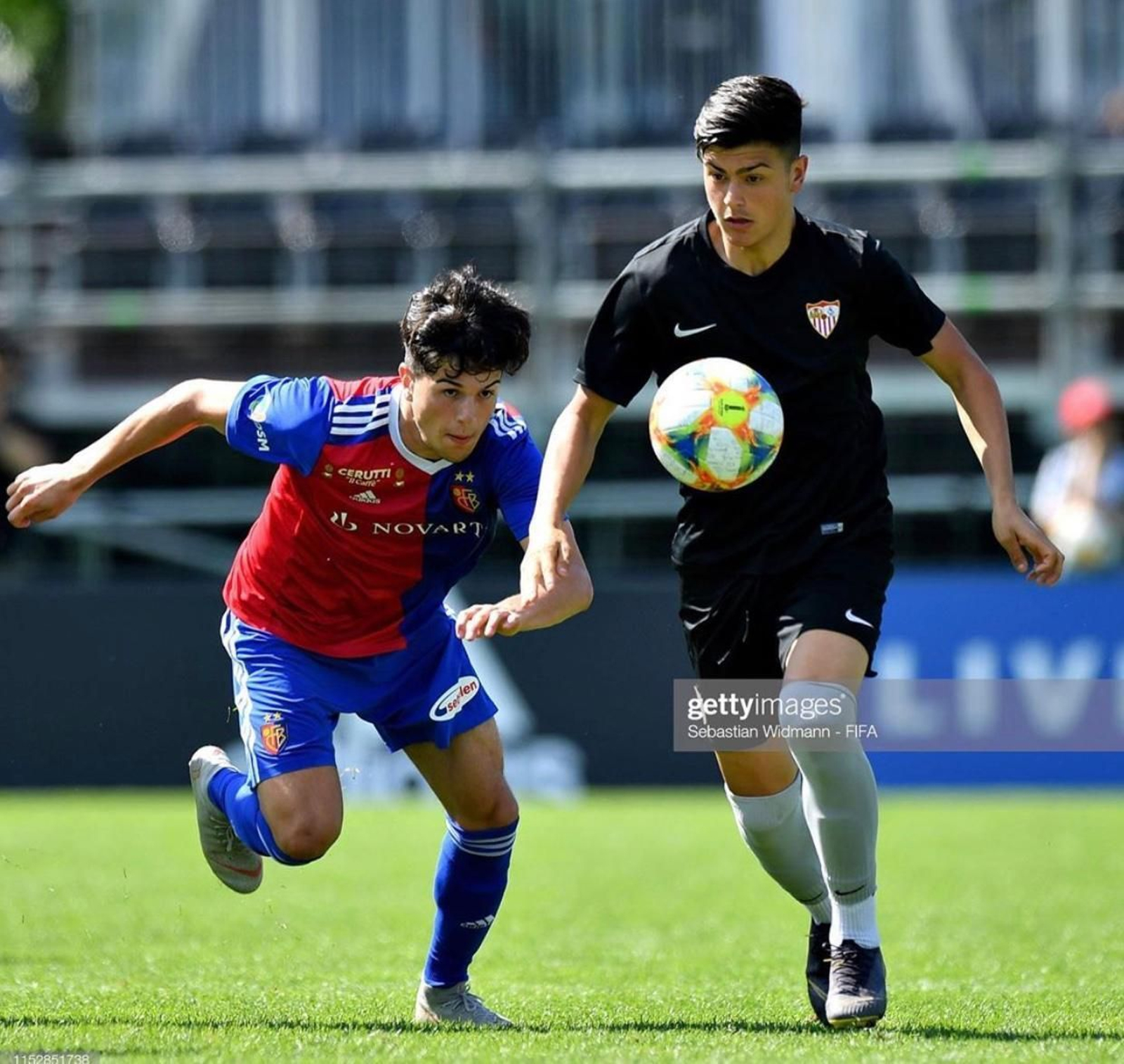 Talaverón, en un partido con el Sevilla ante el Basilea juvenil.