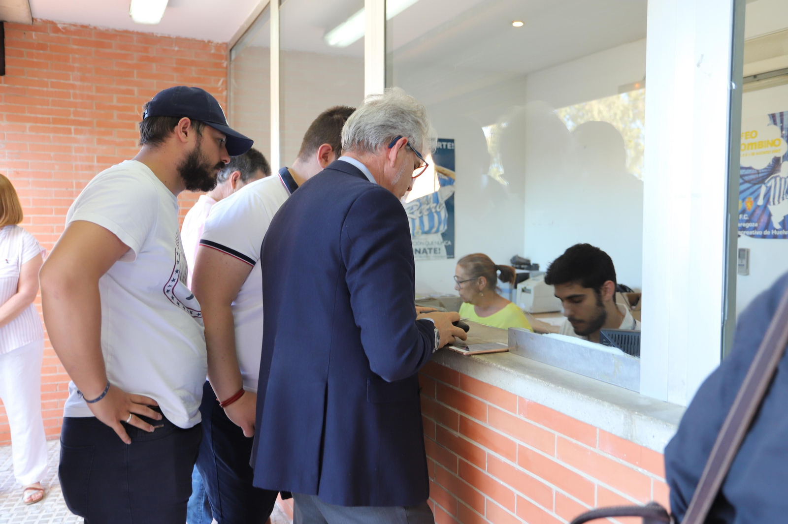 Imágenes de las taquillas del Nuevo Colombino para el Recreativo-Fuenlabrada