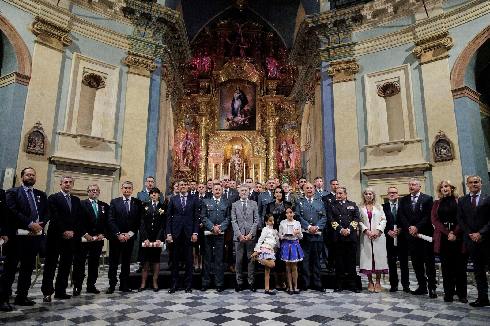 Las imágenes de la entrega de condecoraciones civiles en Cádiz.