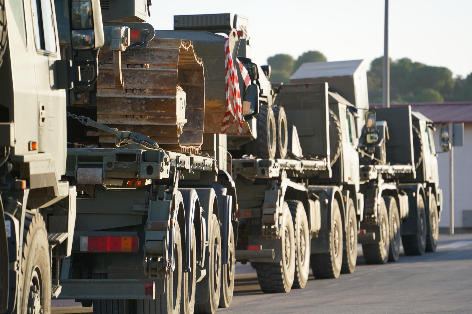 Los zapadores de la Brigada Guzmán el Bueno X de Córdoba parten hacia Valencia, en imágenes