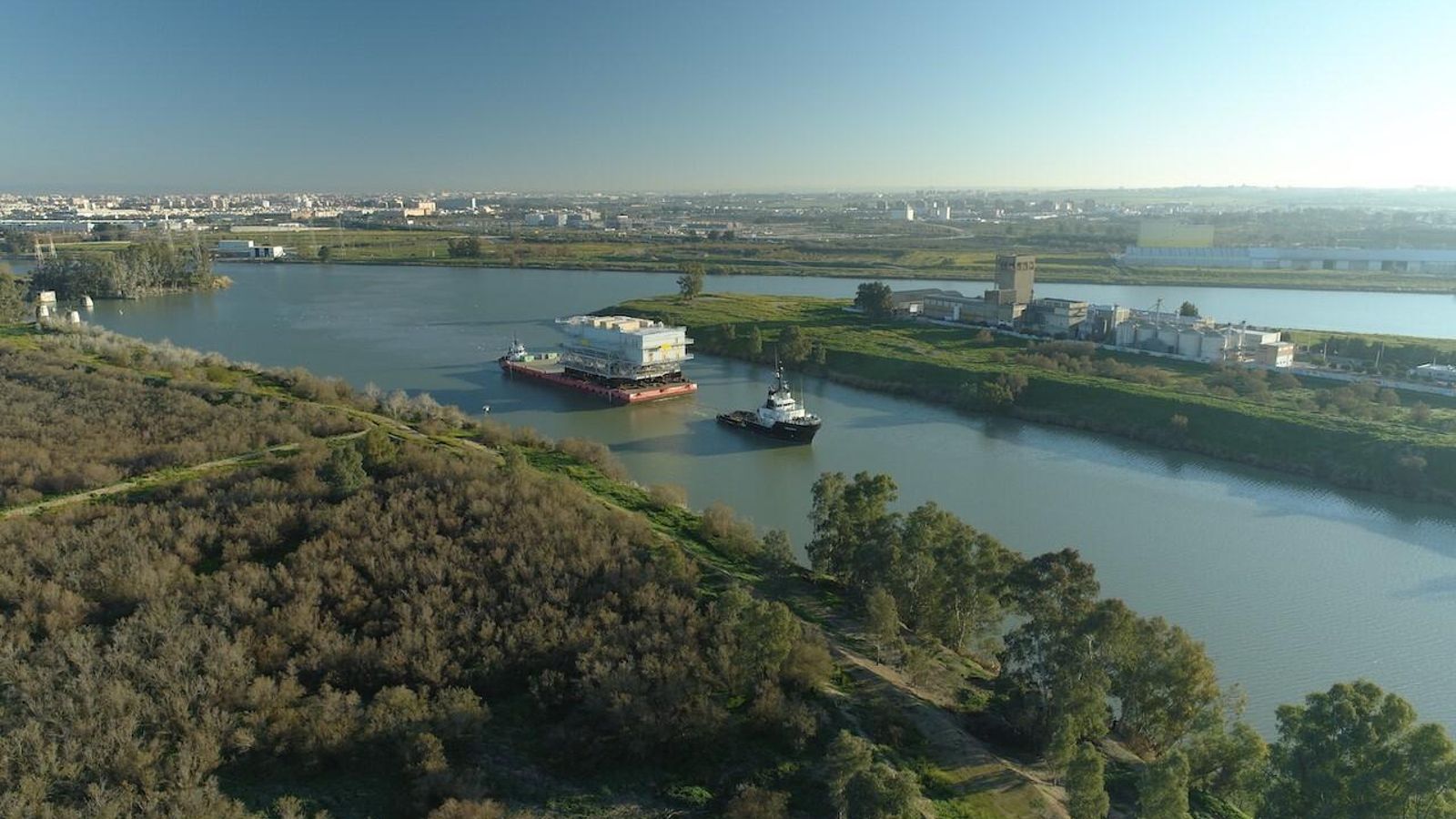 Vista de la megaestructura por el Guadalquivir