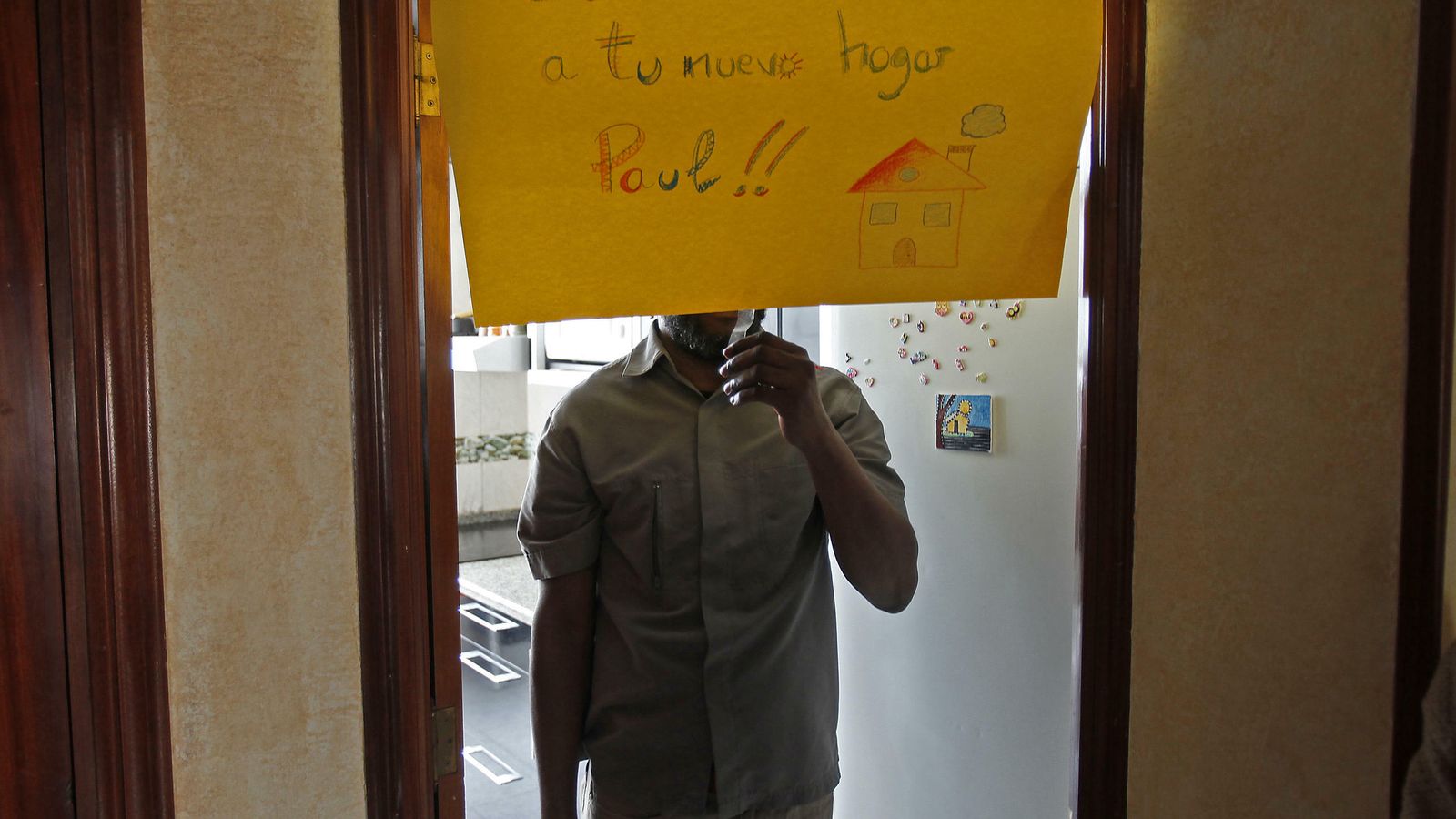 El cartel de bienvenida en casa de Hudicourt Paul.