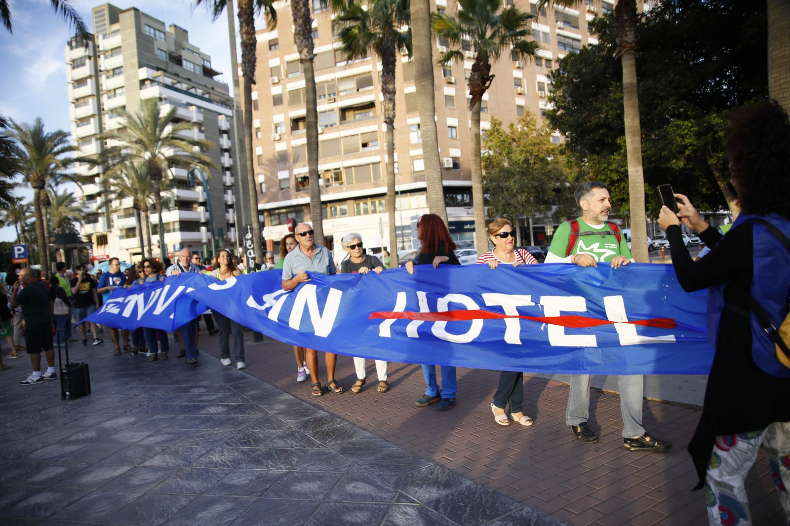 La manifestación "Genoveses sin hotel", en imágenes