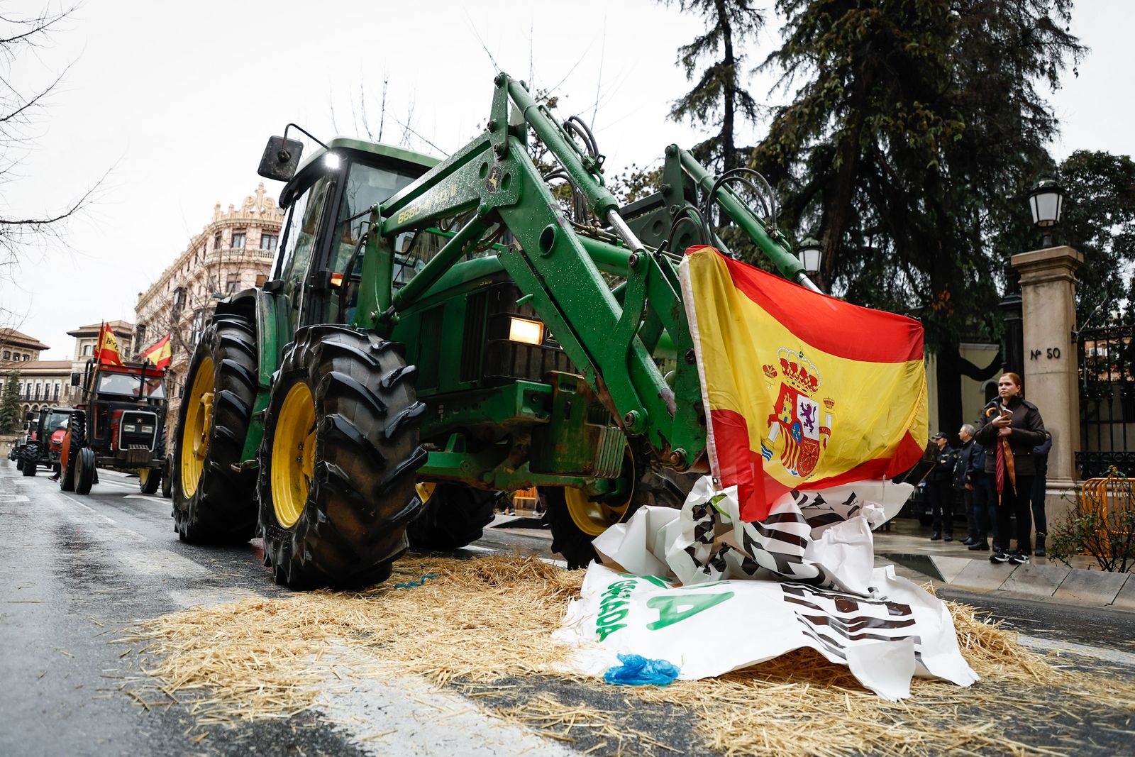 Imagen de archivo de un tractor a las puertas de la Subdelegación del Gobierno de Granada