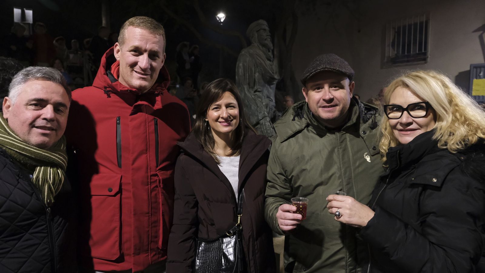 Las Hogueras de San Antón del casco histórico de Almería, en imágenes