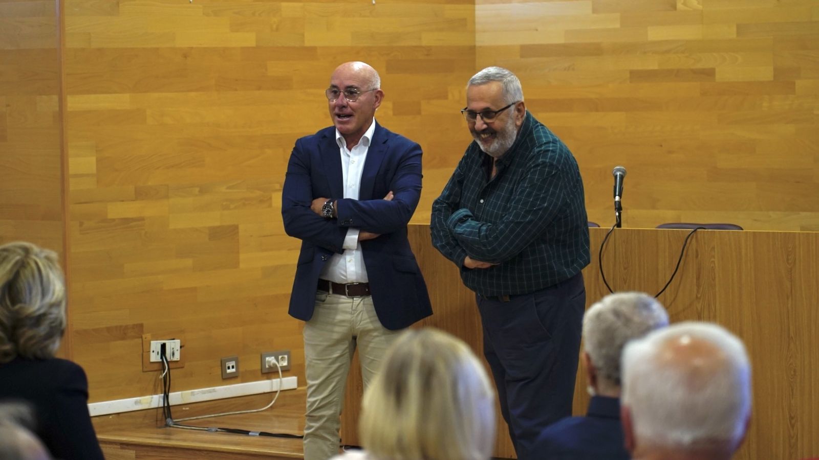 Fotos de la exposición de fotos históricas de Miguel Ángel del Águila sobre la OPE, en la José Luis Cano