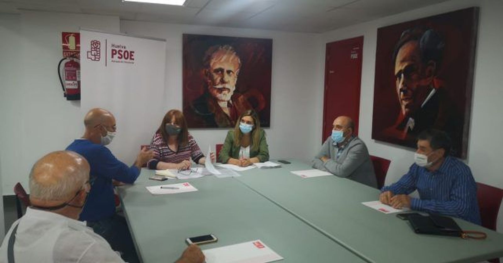 Un momento de la reunión del PSOE con los migrantes retornados.