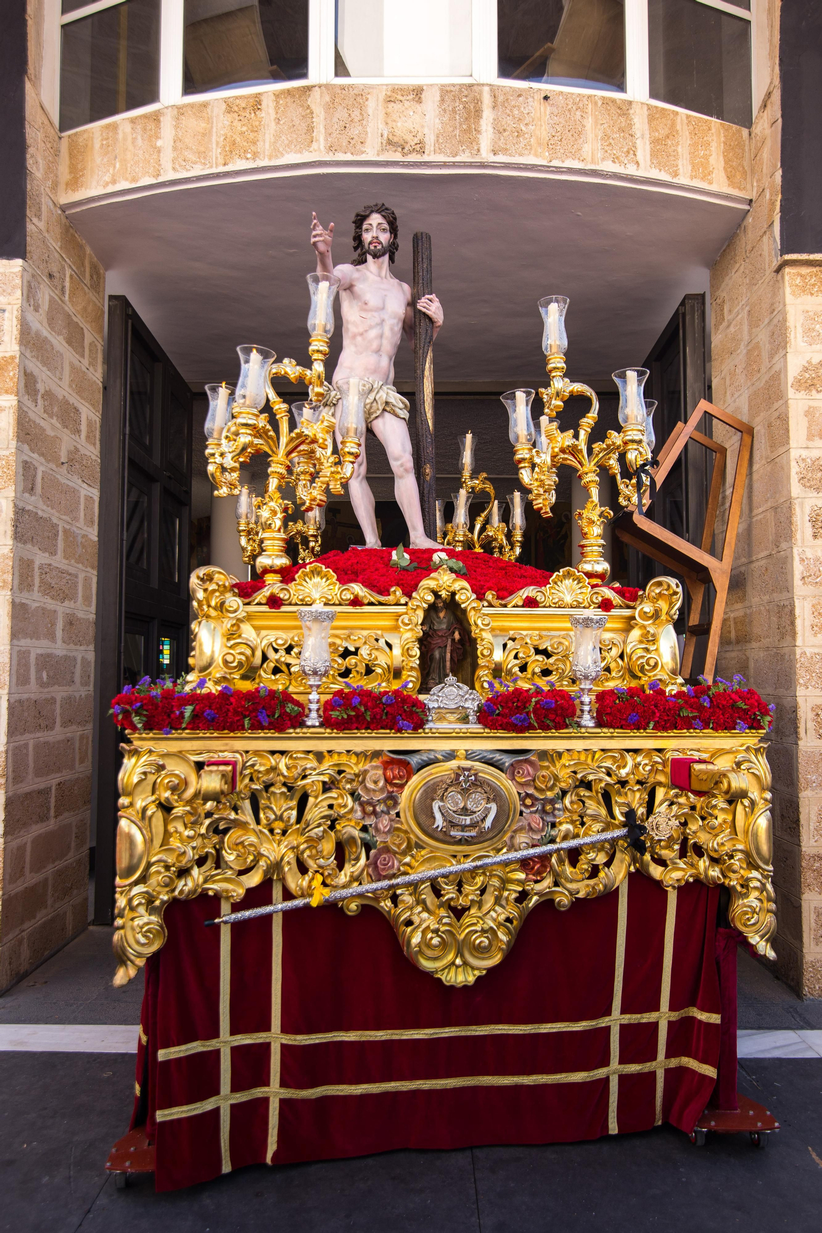 Domingo de Pascua en San Fernando, las imágenes de la hermandad de la Resurrección
