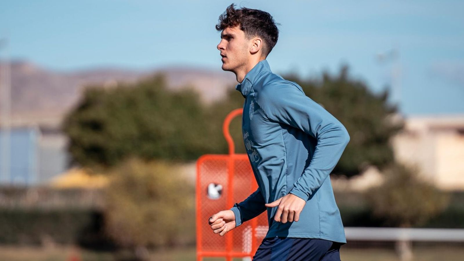 El último fichaje del Almería ya conoce a sus nuevos compañeros.