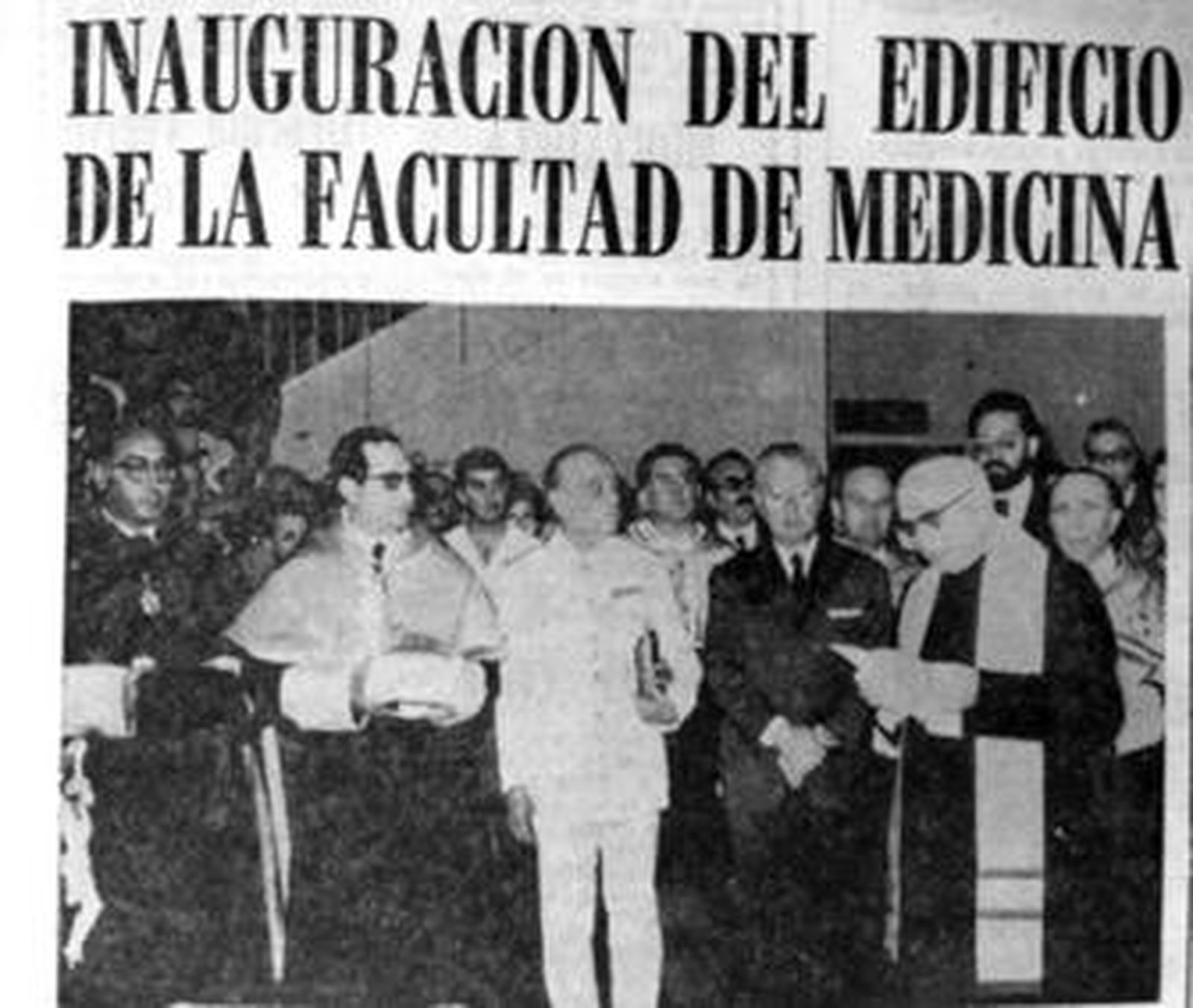 Momento de la bendición del nuevo edificio de la Facultad de Medicina.