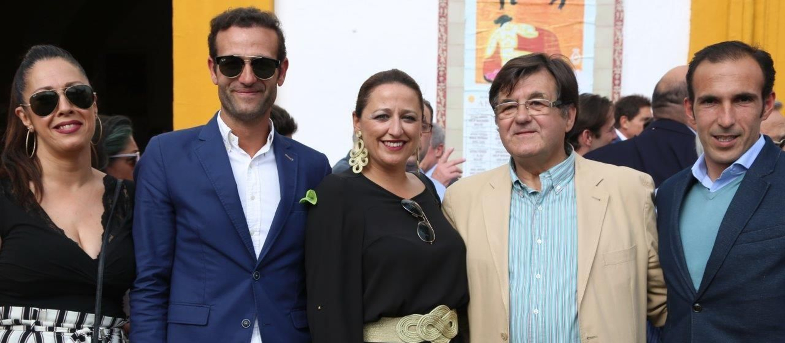 Cristina Bayo, Juan Manuel Cordero (rejoneador de Coria del Río), Conchita Rodríguez, Antonio Ponce “Titi” y el ganadero José Luis Pereda