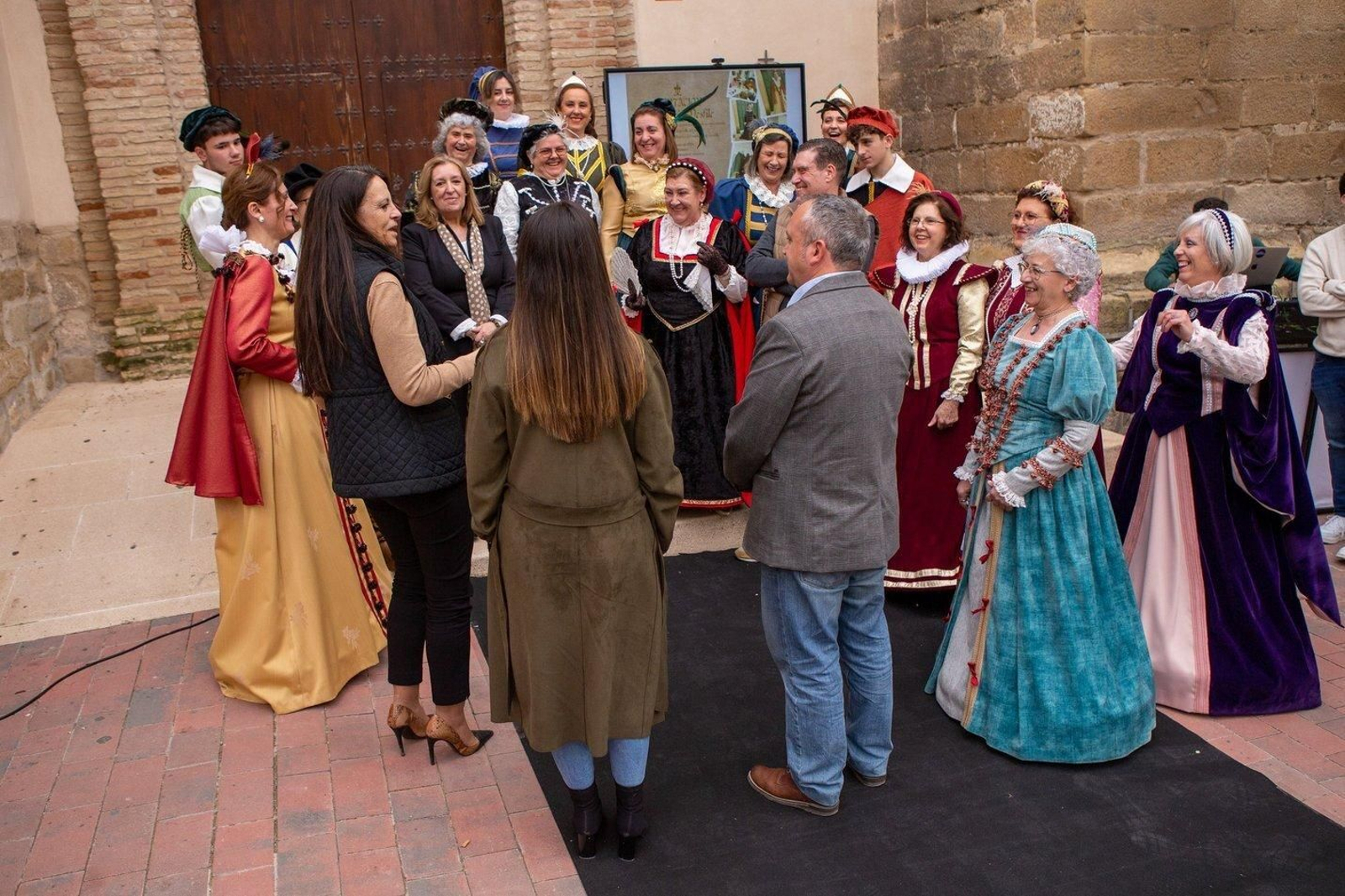 Desfile de los trajes renacentistas confeccionados por mujeres de Cazalilla.