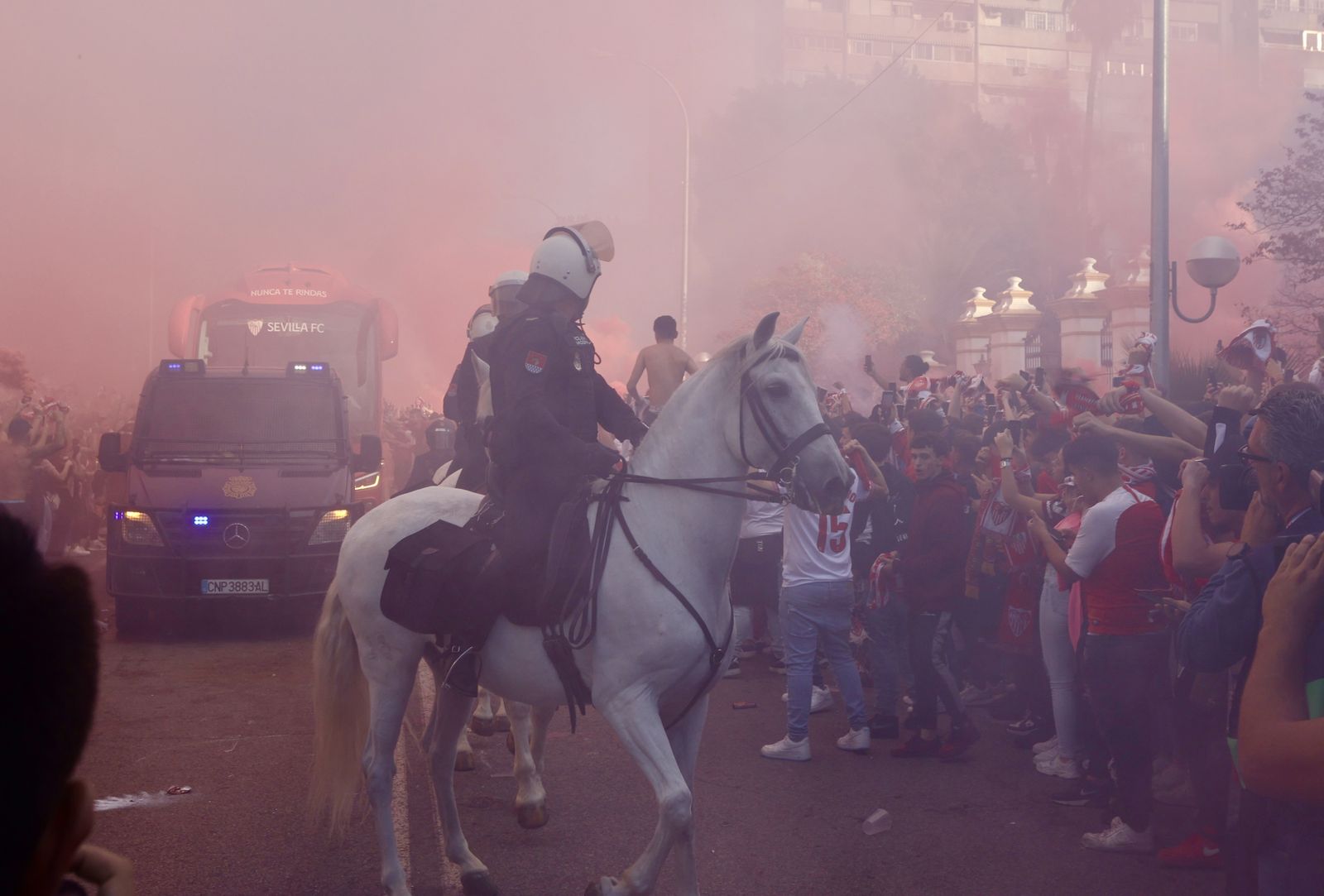 Llegada del Sevilla al Pizjuán