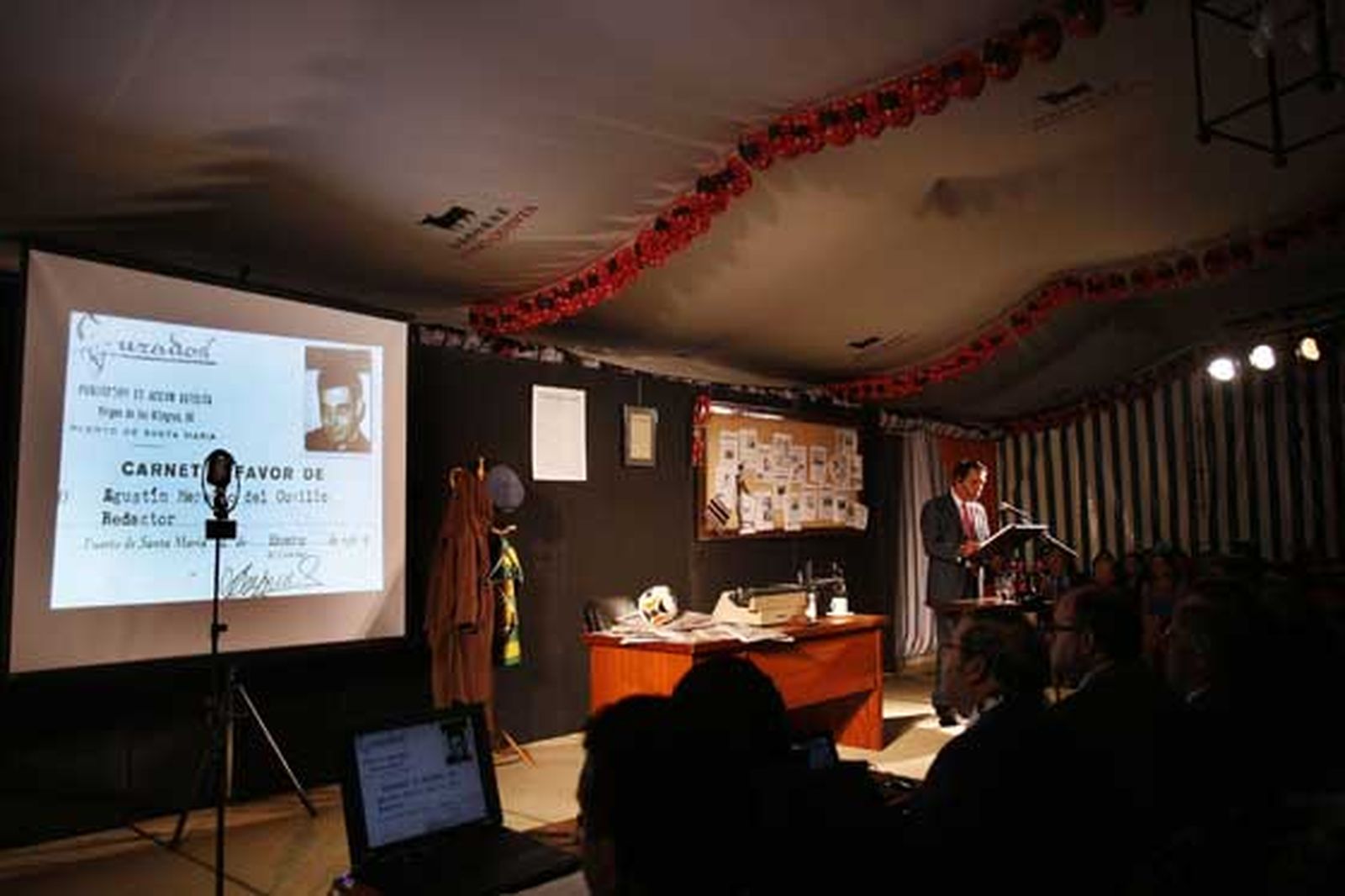 Los recuerdos también estuvieron muy presentes, entre otros a compañeros de profesión como Agustín Merello.

Foto: Fito Carreto y Andrés Mora