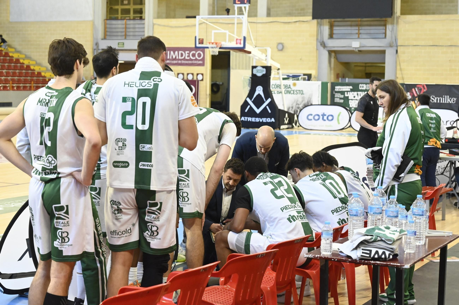 Las mejores fotos de la derrota del Coto Córdoba ante La Salud Archena