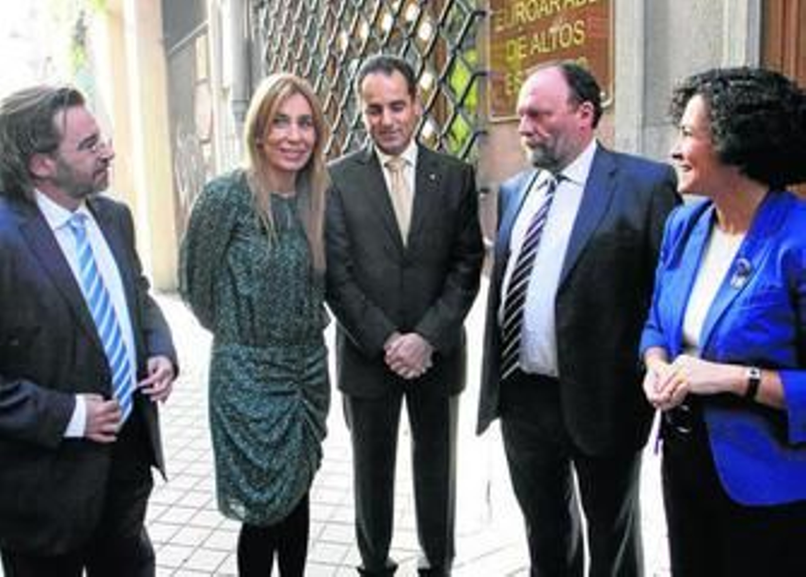Begoña Álvarez y José Antonio Lorente, en el centro de la imagen, antes de inaugurar la reunión de expertos.