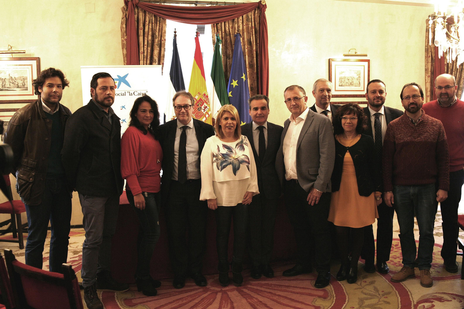 Mamen Sánchez y Carmen Collado, ayer con responsables de la Junta y de 'la Caixa' en el Ayuntamiento. Mamen Sánchez y Carmen Collado, ayer con responsables de la Junta y de 'la Caixa' en el Ayuntamiento.