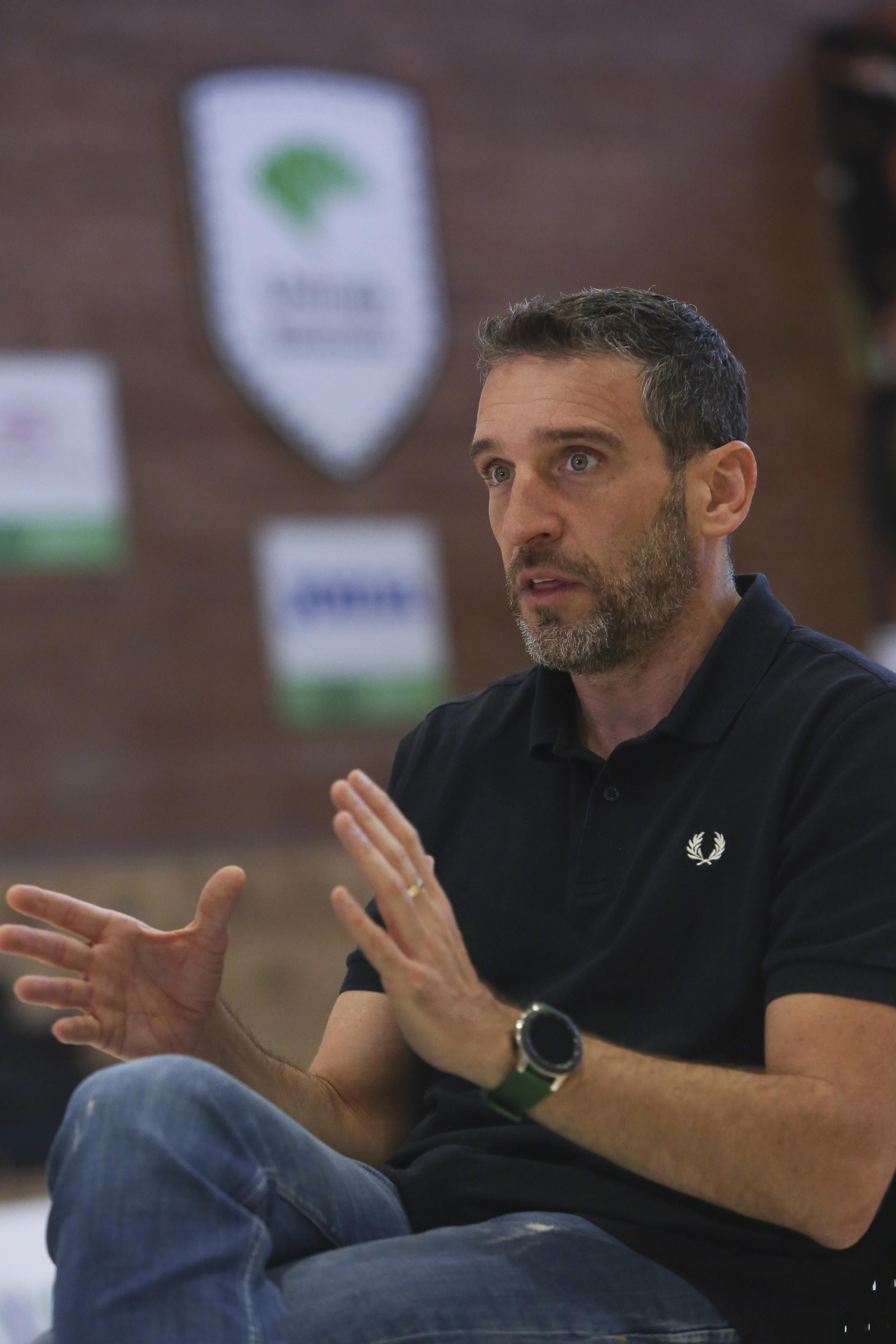 Las fotos de la entrevista a Ibon Navarro