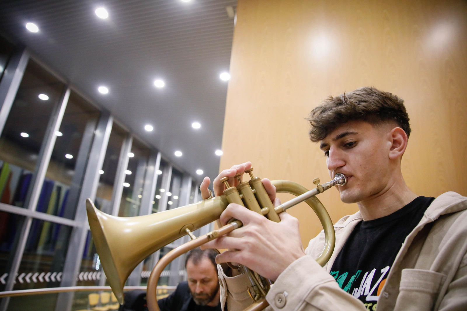 Imágenes del acto de reconocimiento a antiguos alumnos y amigos de honor en la UAL