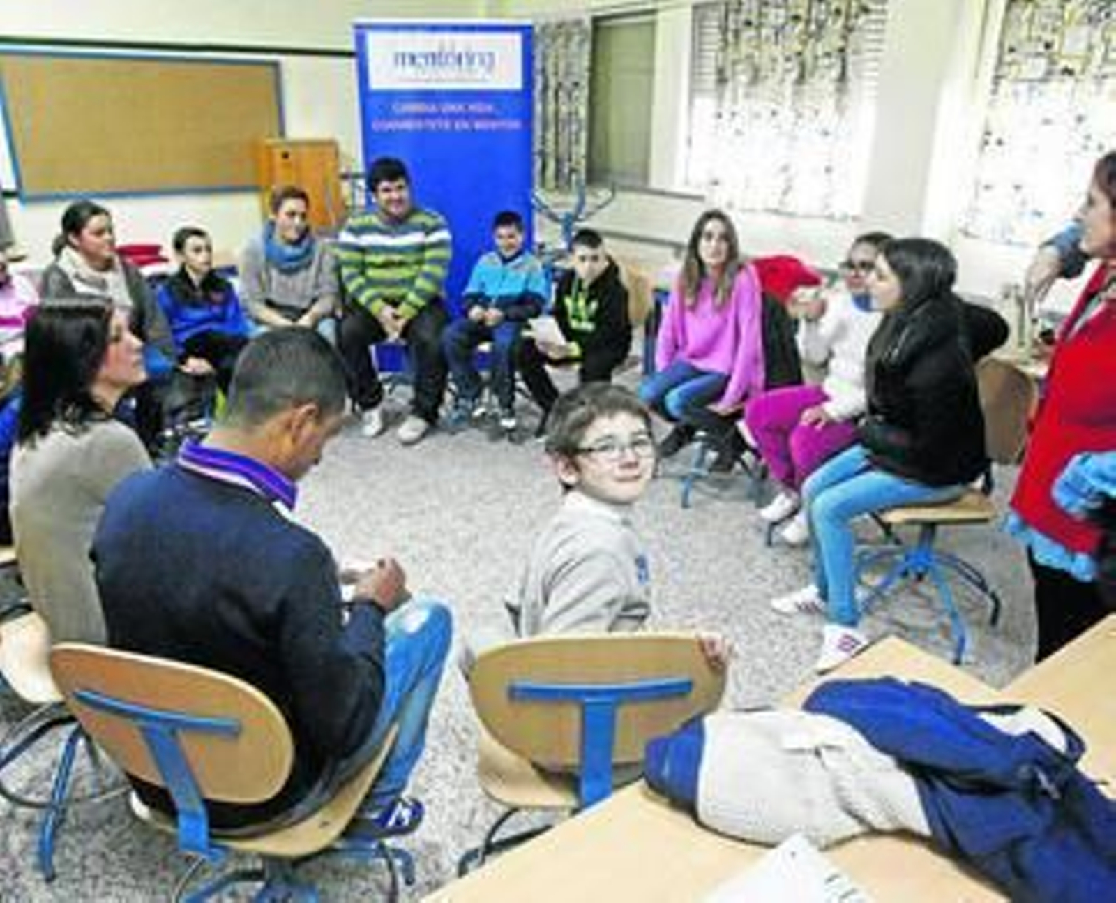 Los mentores, junto a alumnos del CEIP Andalucía de La Línea. Los mentores, junto a alumnos del CEIP Andalucía de La Línea.