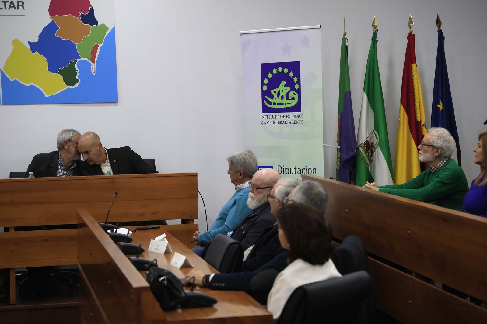 Las fotos de la presentación de las dos nuevas guías del patrimonio del Campo de Gibraltar