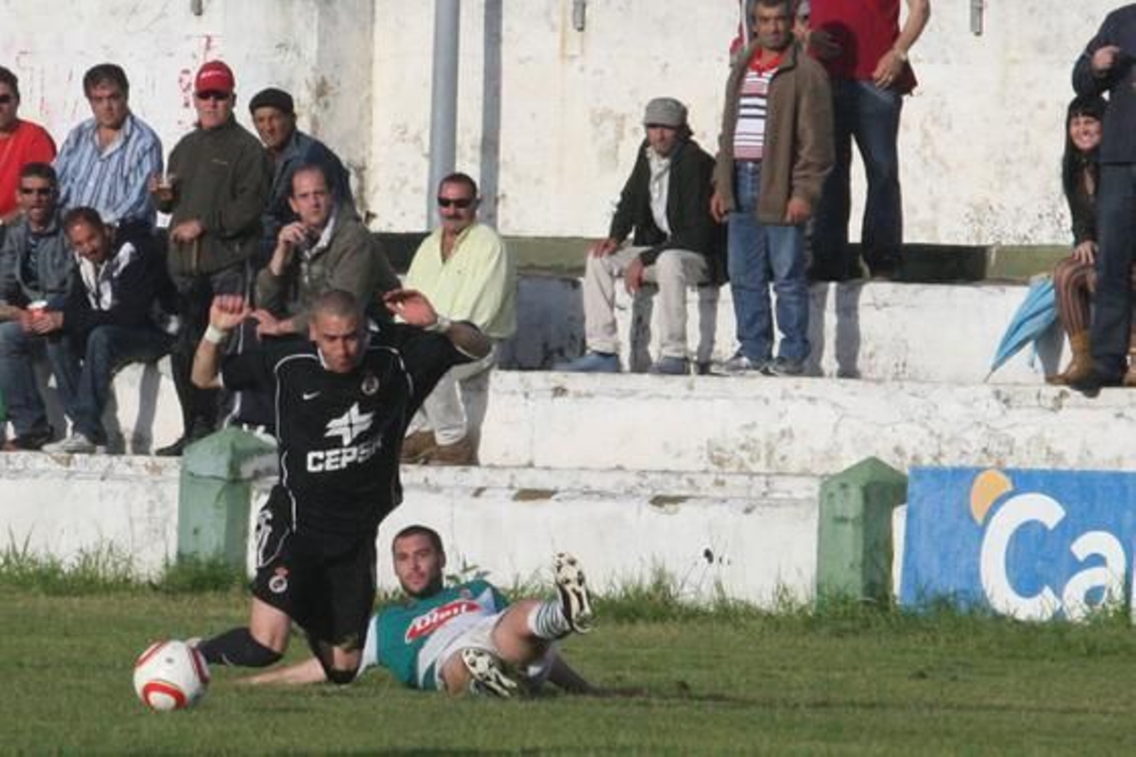 Los linenses empatan sin goles en Puerto Real y celebran el título de campeón de Liga.

Foto: Paco Guerrero