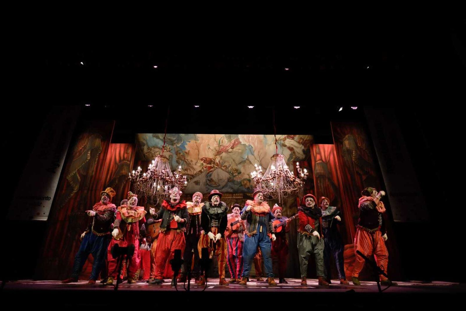 'Los Sumisos', durante su actuación en preliminares del COAC.