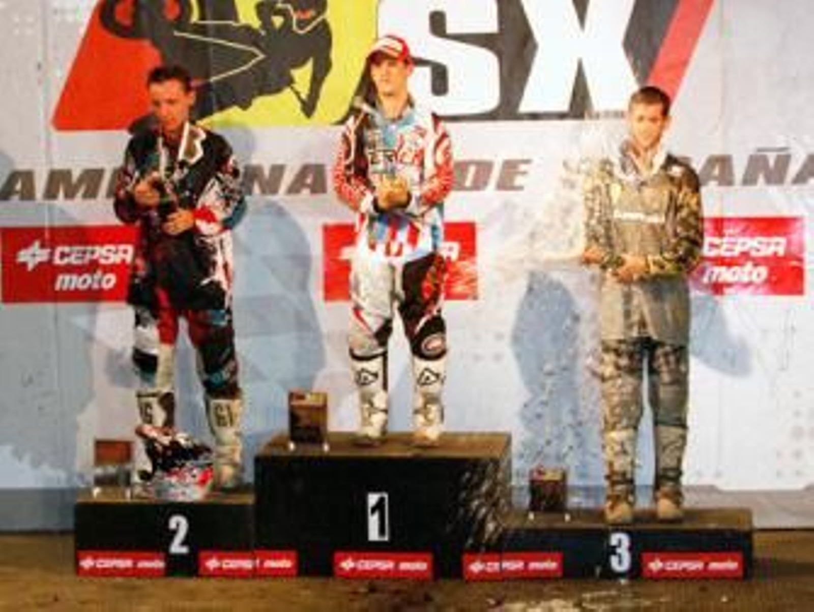 Joan Cros y Xavier Hernández ganan la cuarta prueba del Campeonato de España de Supercross disputado en Cuevas