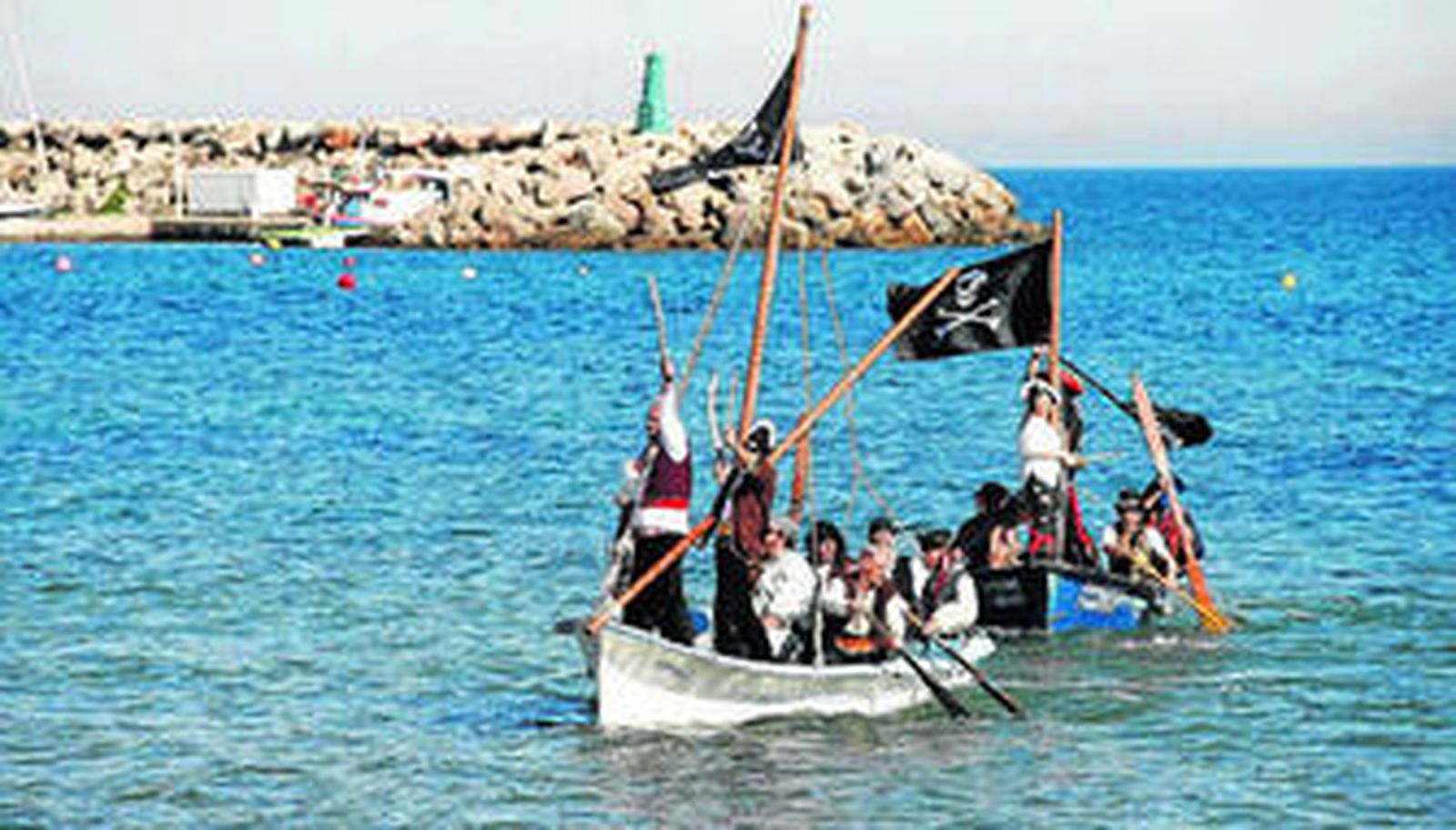 Los barcos piratas asoman por la costa al grito de "Al abordaje".