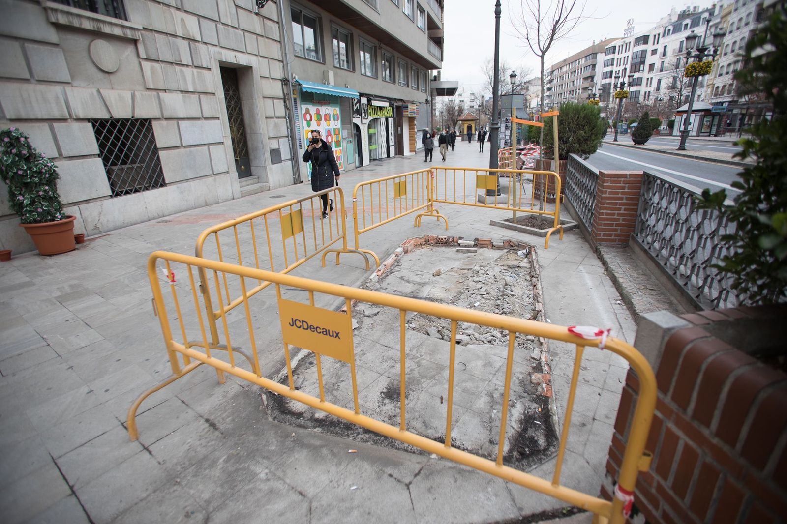 Desaparece el histórico kiosko de Puerta Real en Granada