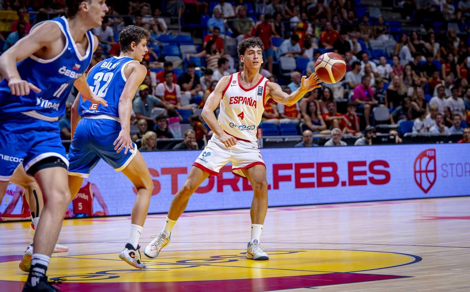 España B-República Checa, en fotos