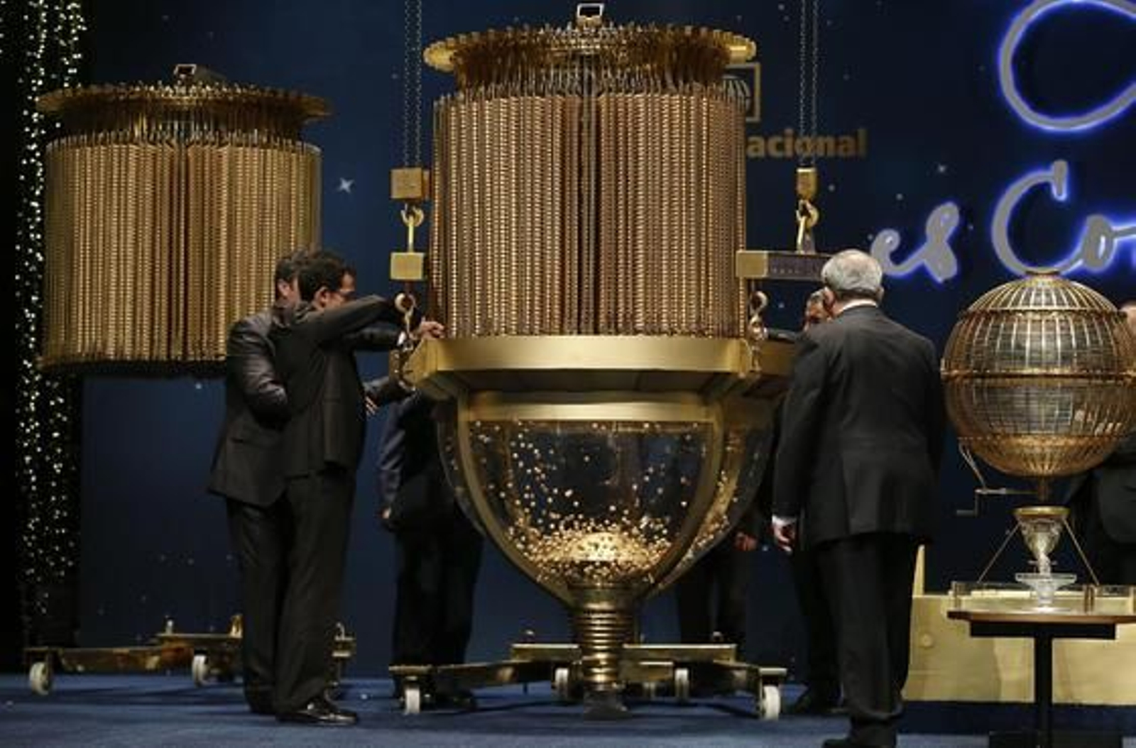 Preparativos del sorteo de Navidad

Foto: EFE