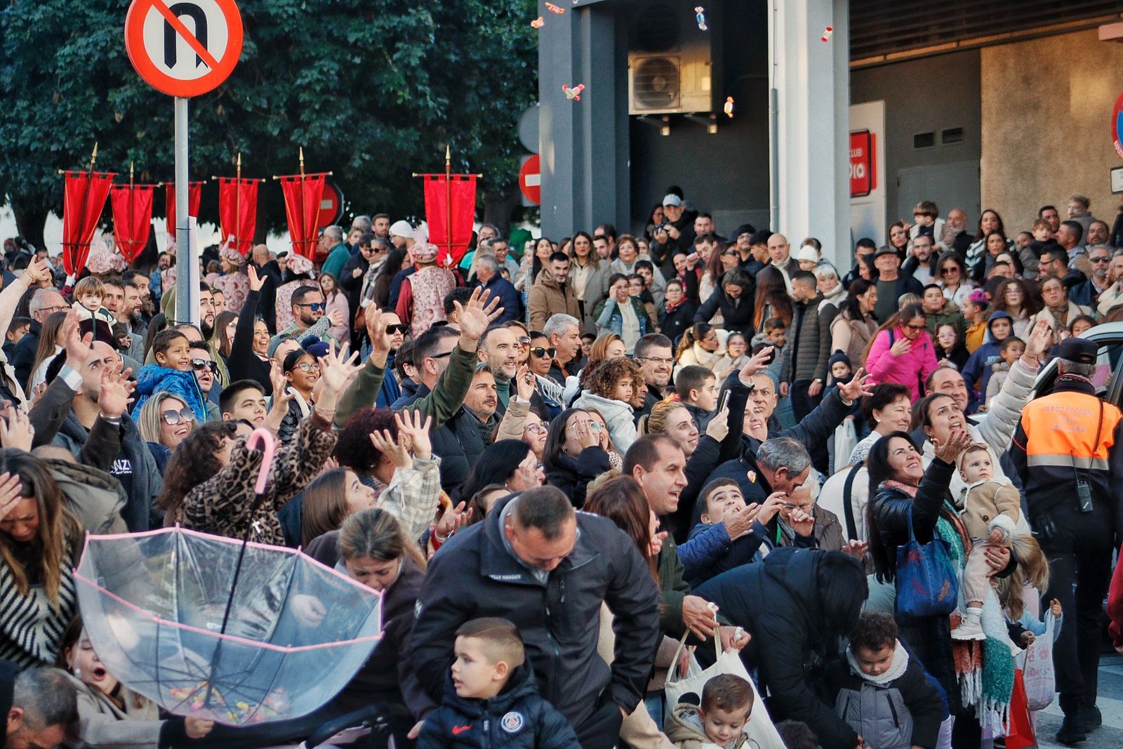 Las imágenes de la Cabalgata de Reyes Magos de Chiclana 2026