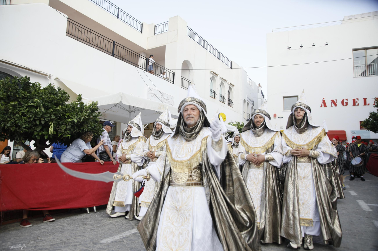 El gran desfile de Moros y Cristianos de Mojácar, en imágenes