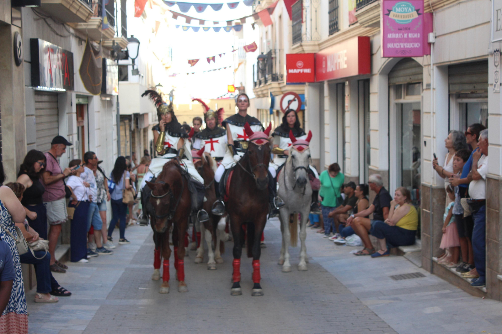 El desfile de Moros y Cristianos de Vera, en imágenes