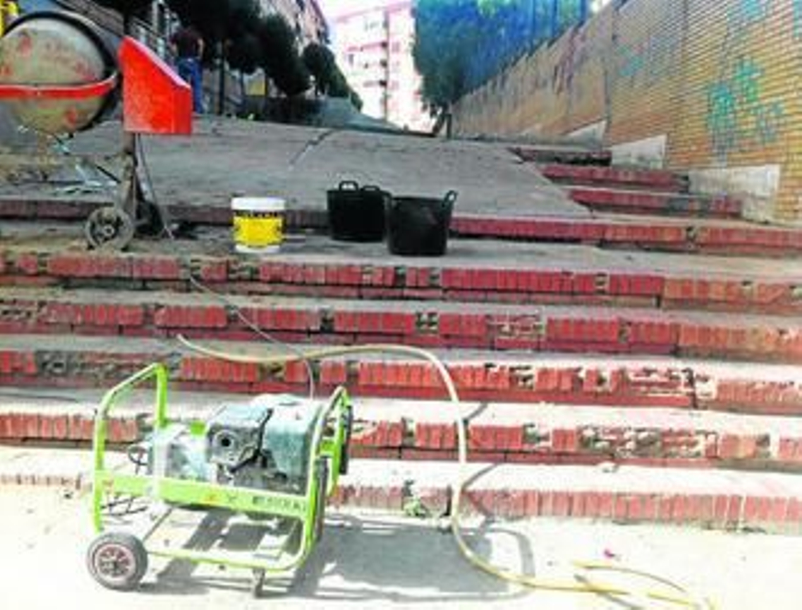Obras que se están llevando a cabo en las traseras de la calle Virgen Chiquita.