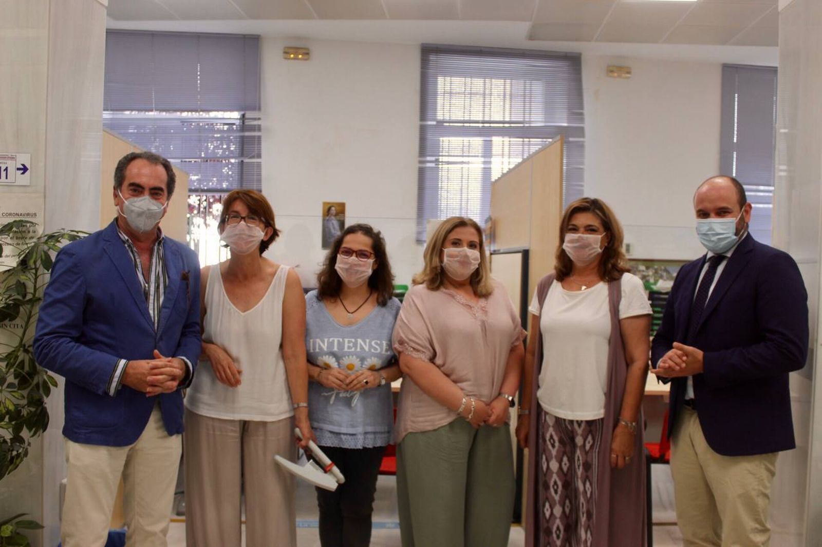 El personal de Atención Ciudadana con mascarillas transparentes