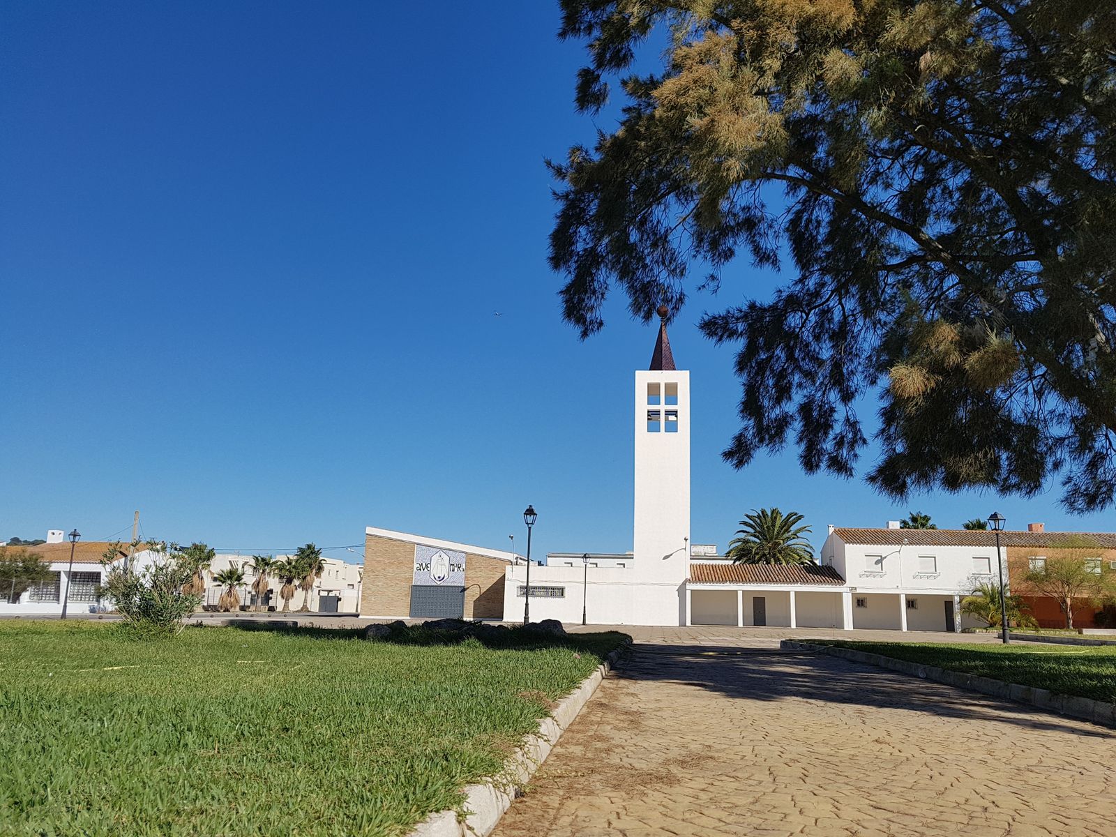 La plaza principal del Poblado de Doña Blanca.