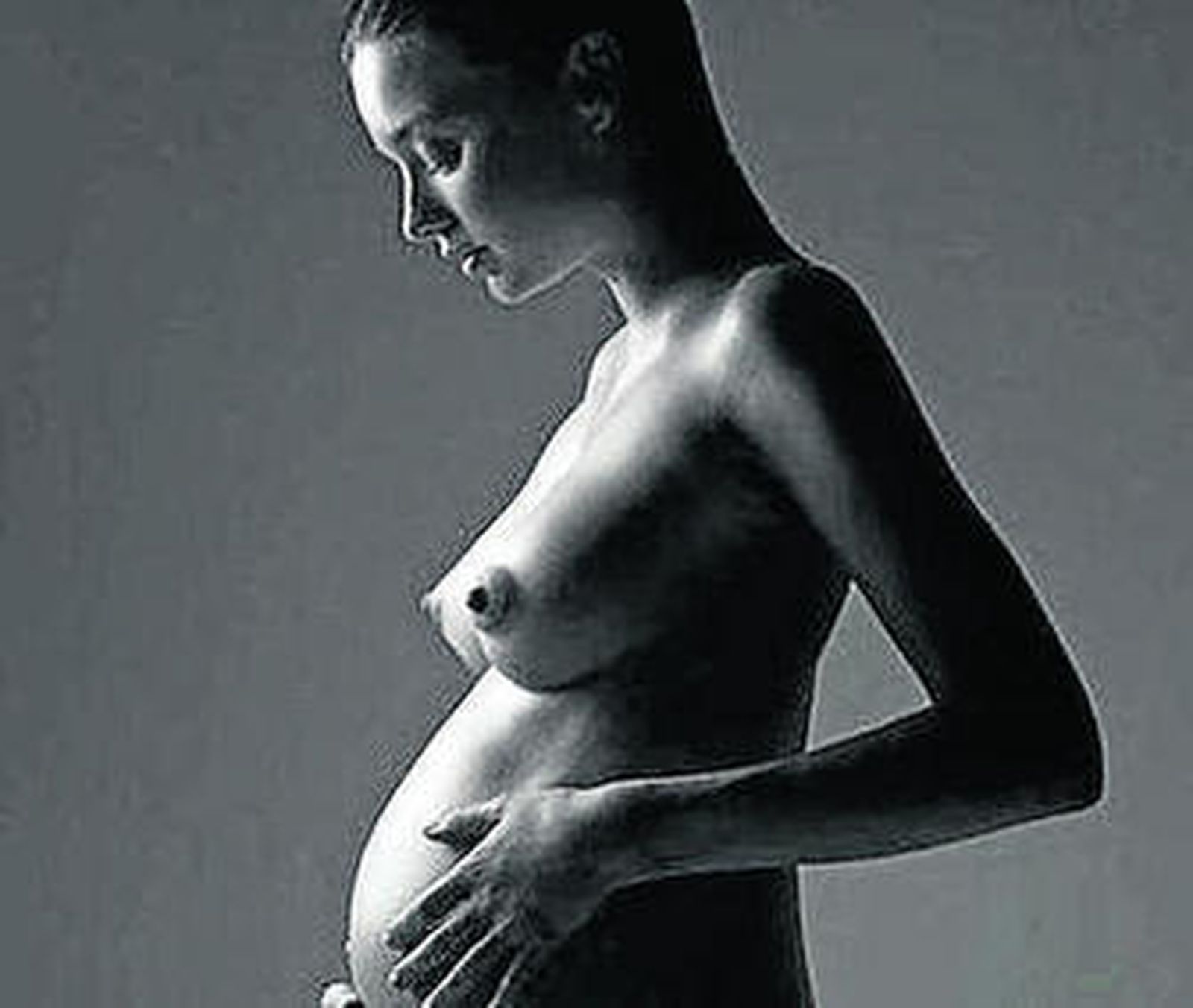 Miranda Kerr se desnuda a sus seis meses de embarazo