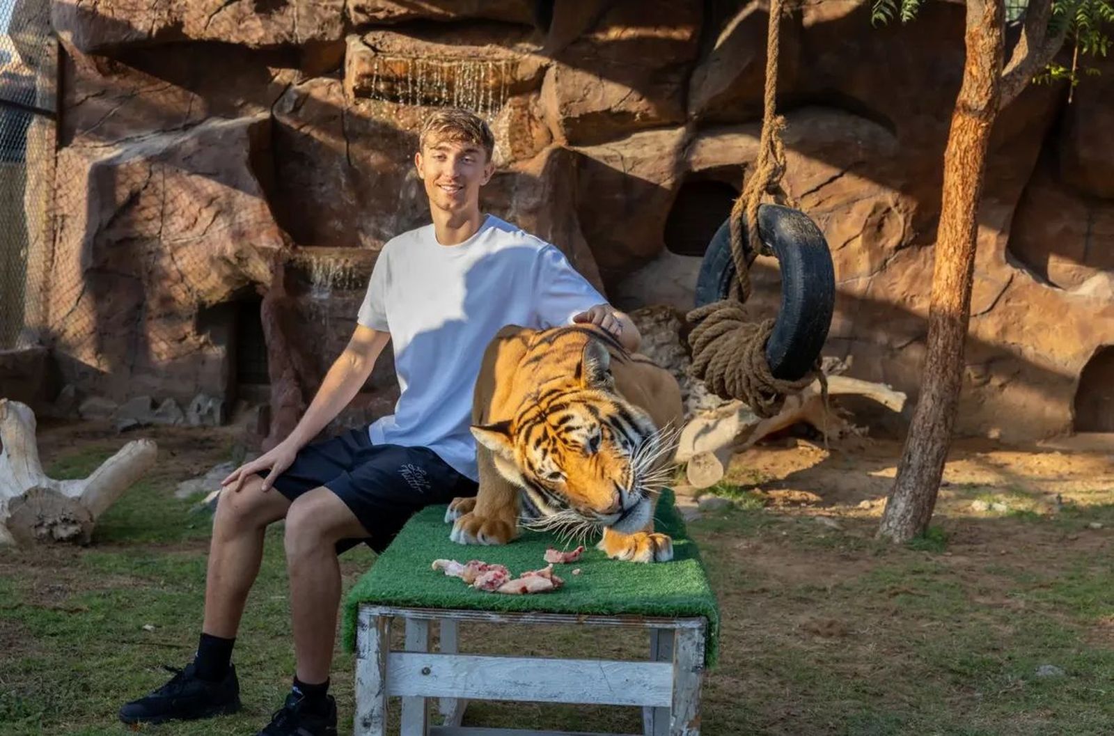 Las exóticas vacaciones de Dean Huijsen