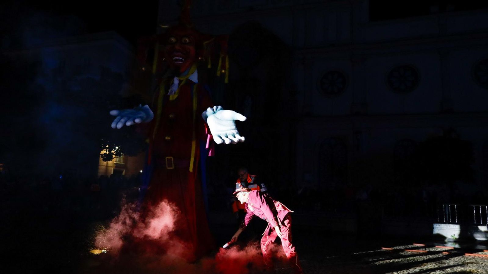 Búscate entre las mejores imágenes de la quema del dios Momo