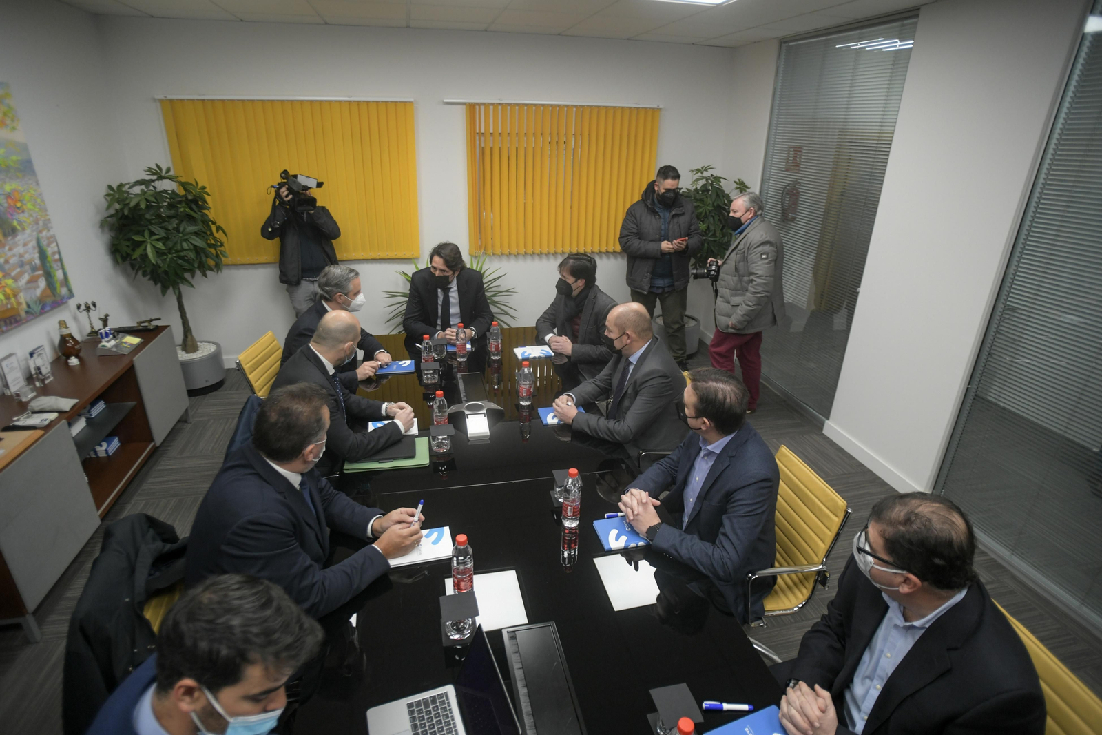 Visita del consejero de Hacienda a la empresa de Grupo Cuerva en Churriana de la Vega.