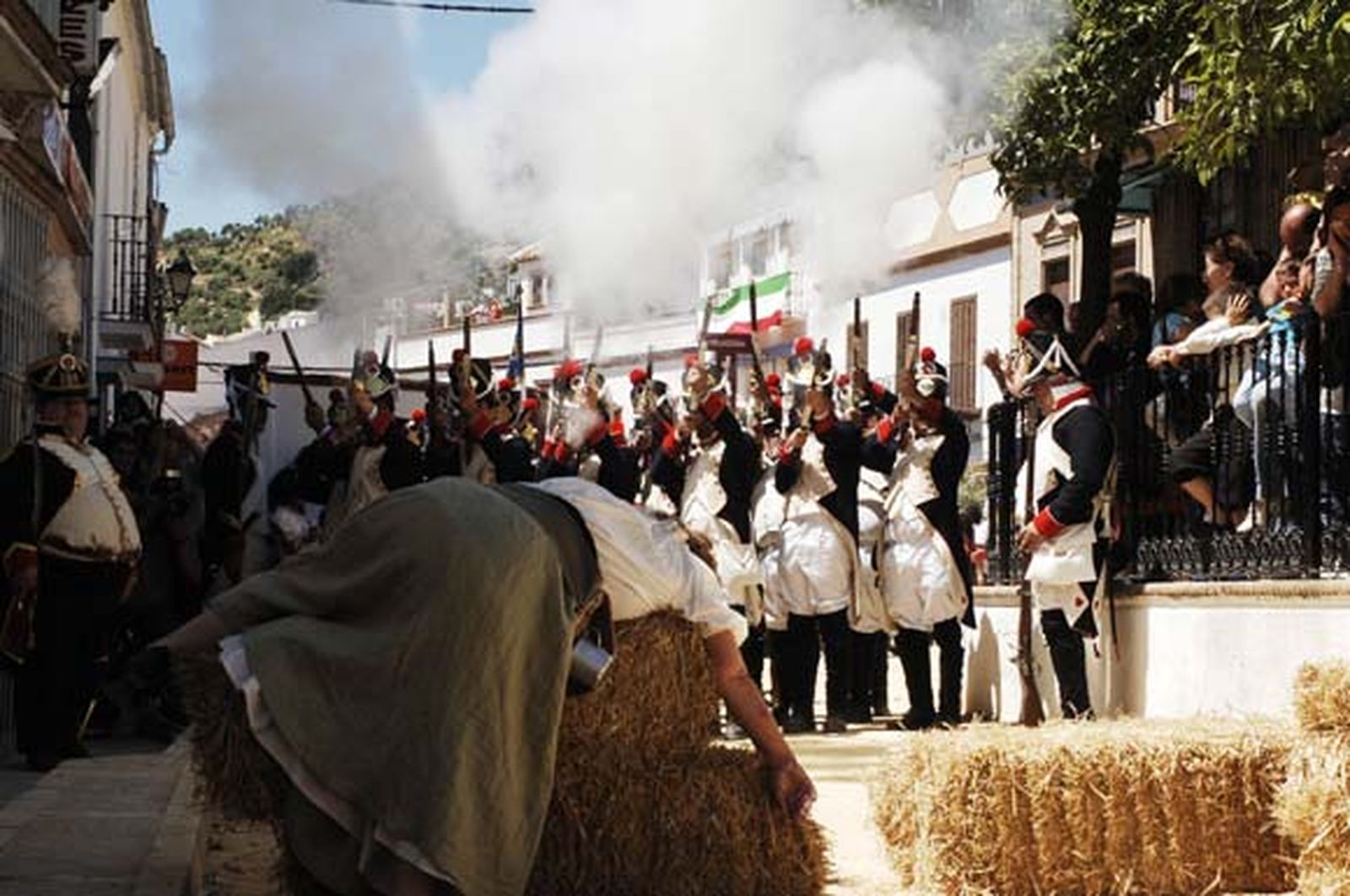 La localidad celebra por todo lo alto y hasta la bandera el bicentenario contra los franceses, nombrando alcalde de las fiestas al ex ministro Manuel Pimentel

Foto: Ramon Aguilar