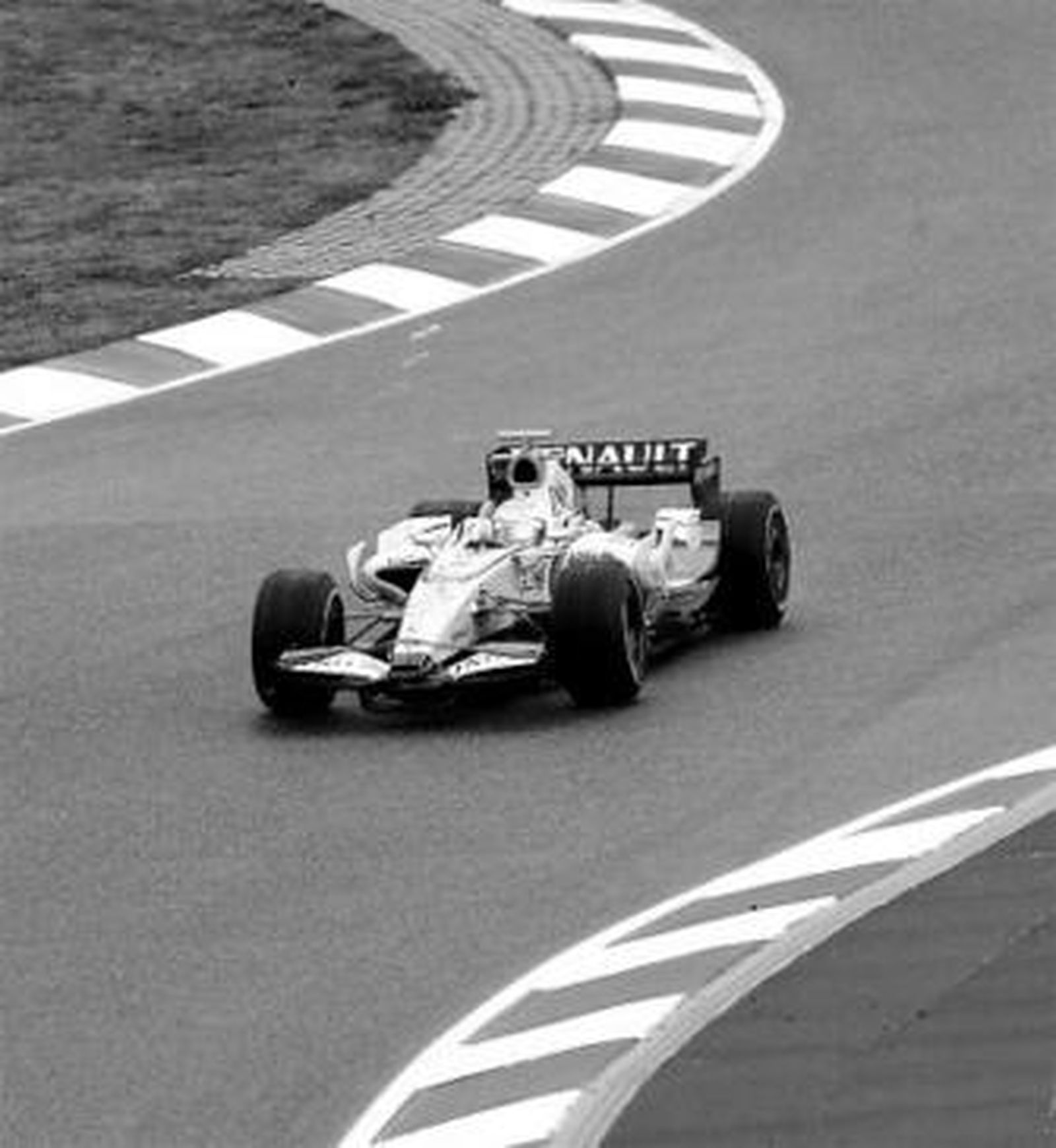Alonso firmó el cuarto mejor tiempo de la jornada inaugural.