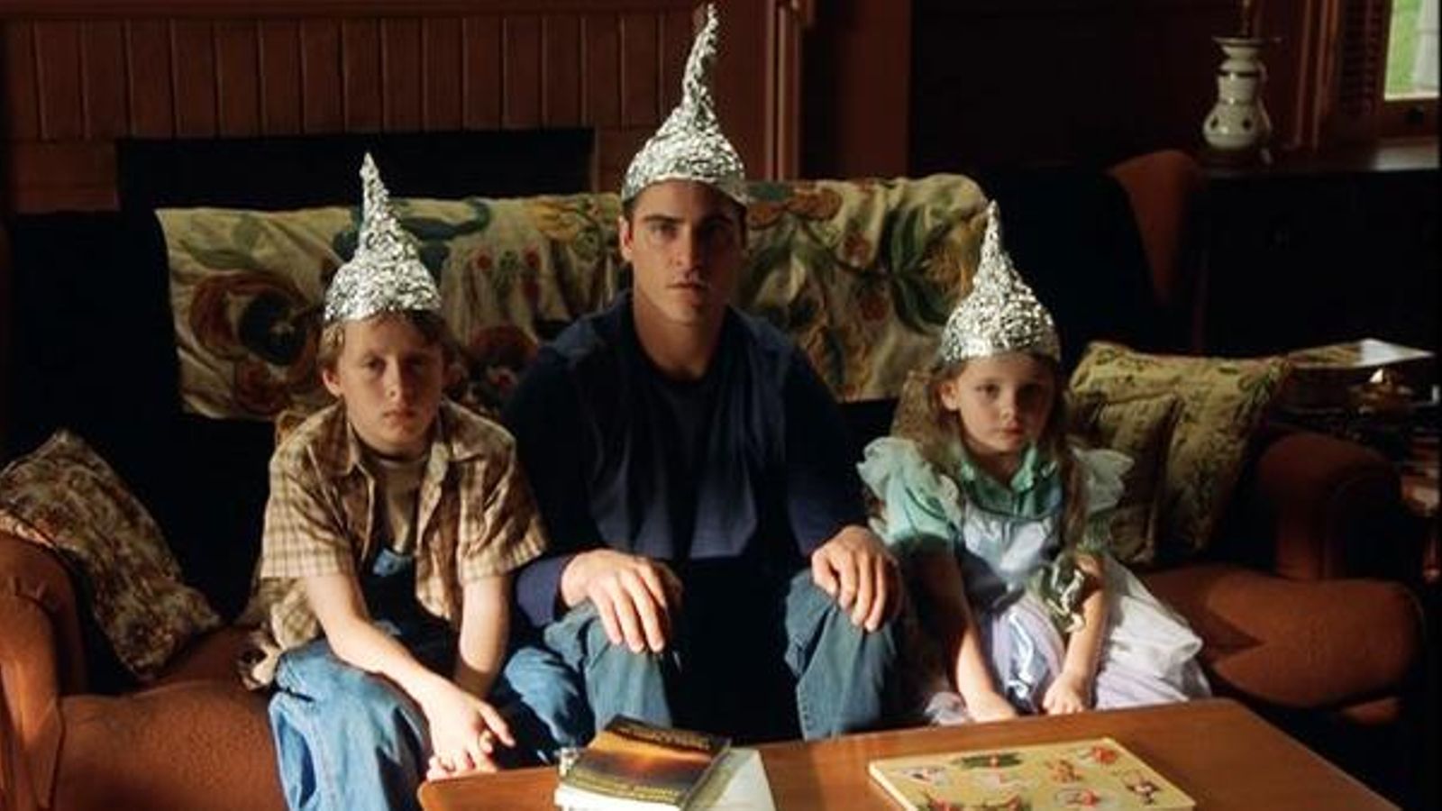 M. Night Shyamalan estrenó 'Señales', un homenaje a 'La guerra de los mundos', en 2002.