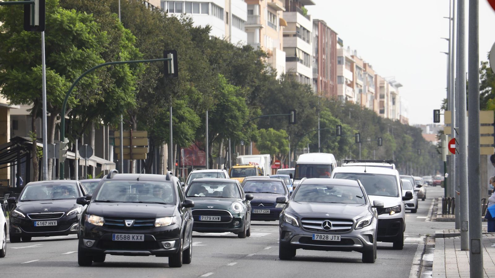 Coches en el Vial Norte.