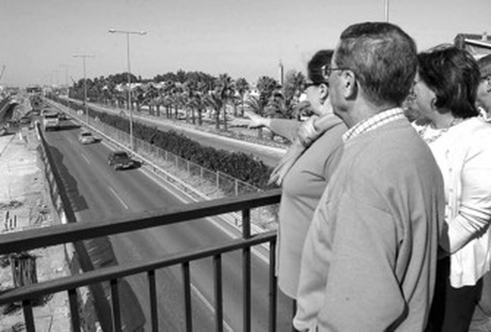 La autovía de Utrera, a su paso por la barriada.