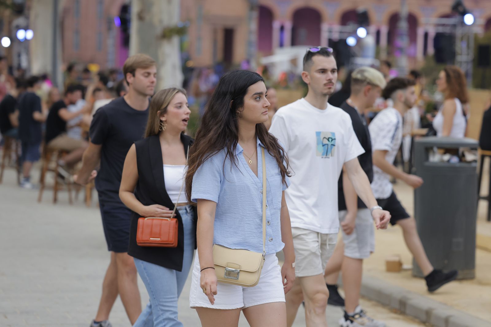 Búscate en las fotos del concierto de Bizarrap