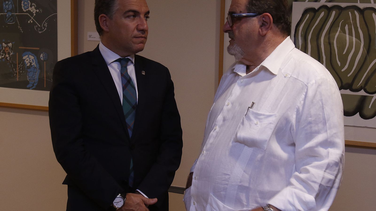 Elías Bendodo y José Rodríguez de la Borbolla, en un acto público