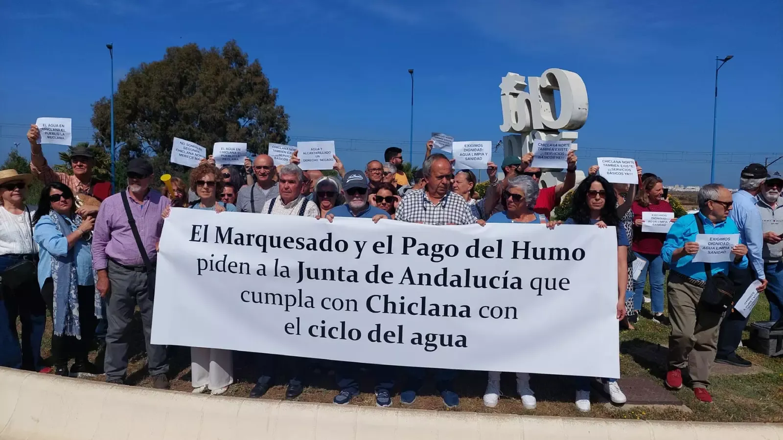 Imagen de archivo de vecinos pidiendo el cumplimiento del convenio.